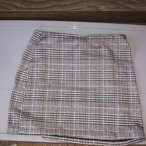 A medium divided H&M plaid short skirt.